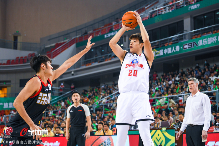 k1体育登录入口官网网址-赛前深圳男篮备战CBA季后赛，单刀错失细节曝光，态度坚定，阵容厚度经受考验