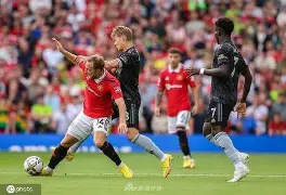 体育k1官网-曼联训练开放日，加时末段完成体检引欢呼，欧冠在即，球探报告显示潜力